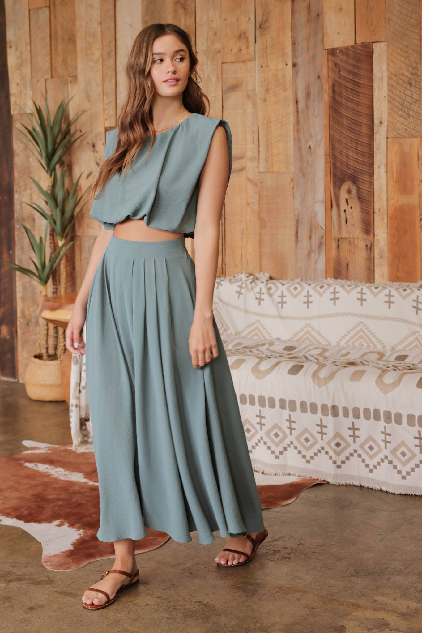 BOX PLEATED MIDI SKIRT & SLEEVELESS BALLOON CROP TOP