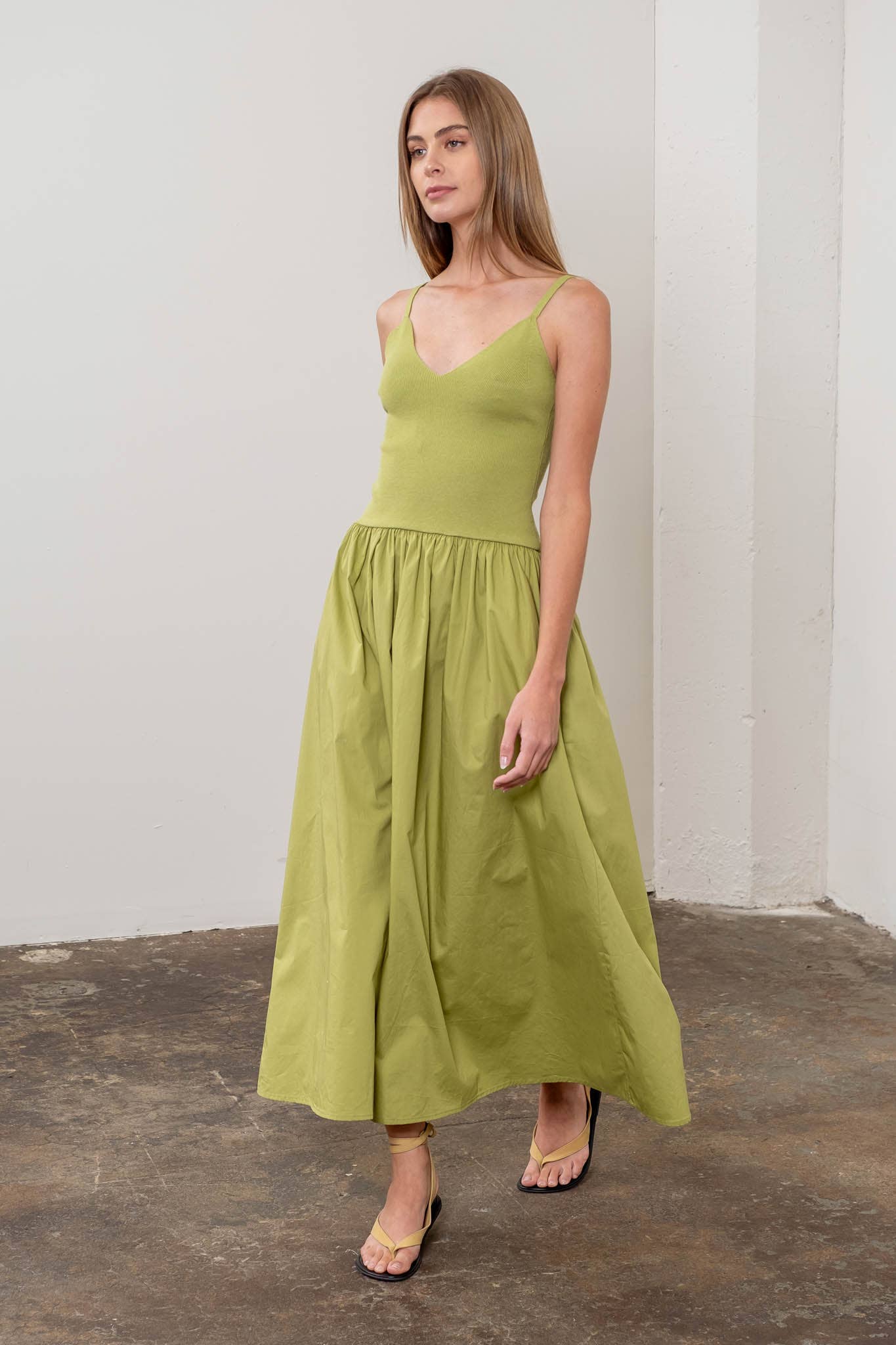 V NECK SLEEVELESS MIXED MEDIA MIDI DRESS
