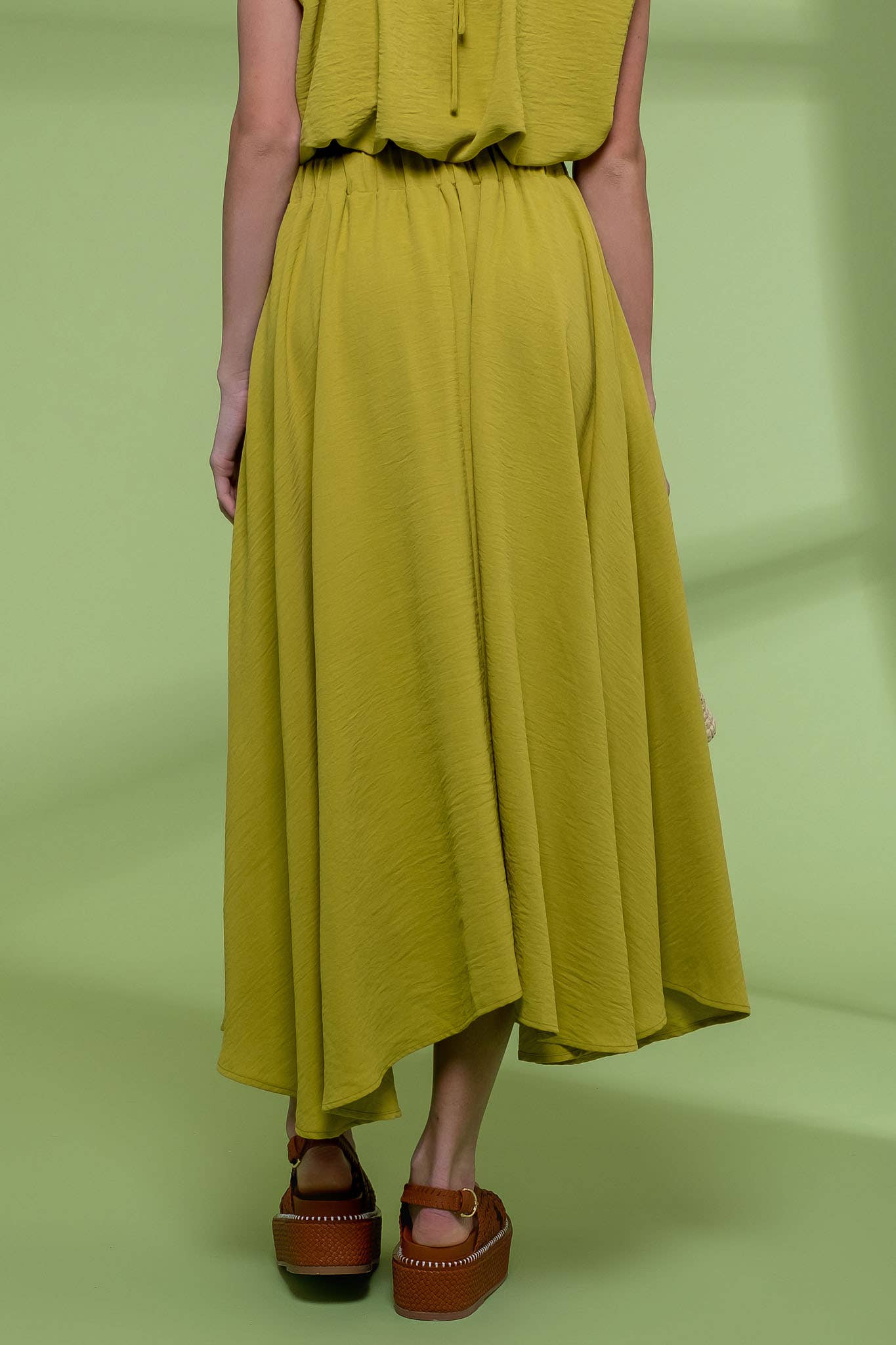 BOX PLEATED MIDI SKIRT & SLEEVELESS BALLOON CROP TOP