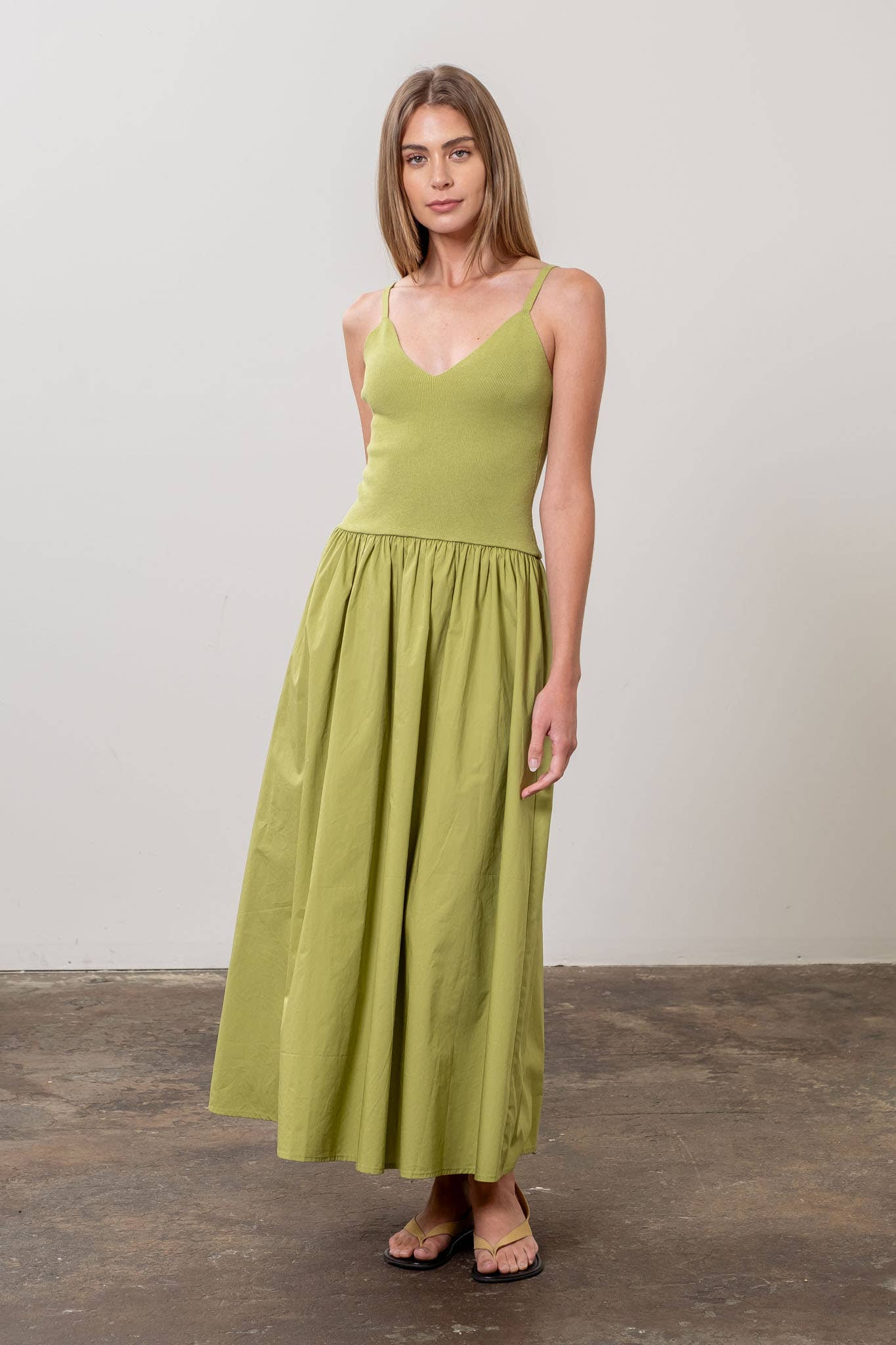 V NECK SLEEVELESS MIXED MEDIA MIDI DRESS