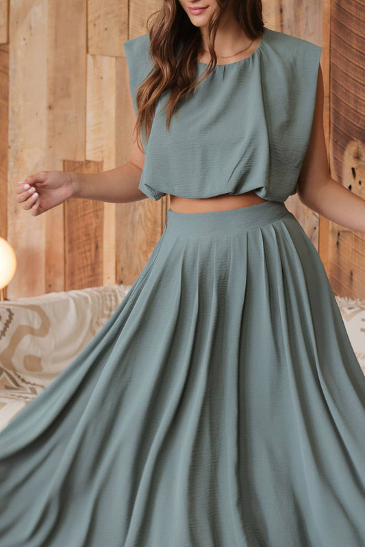 BOX PLEATED MIDI SKIRT & SLEEVELESS BALLOON CROP TOP