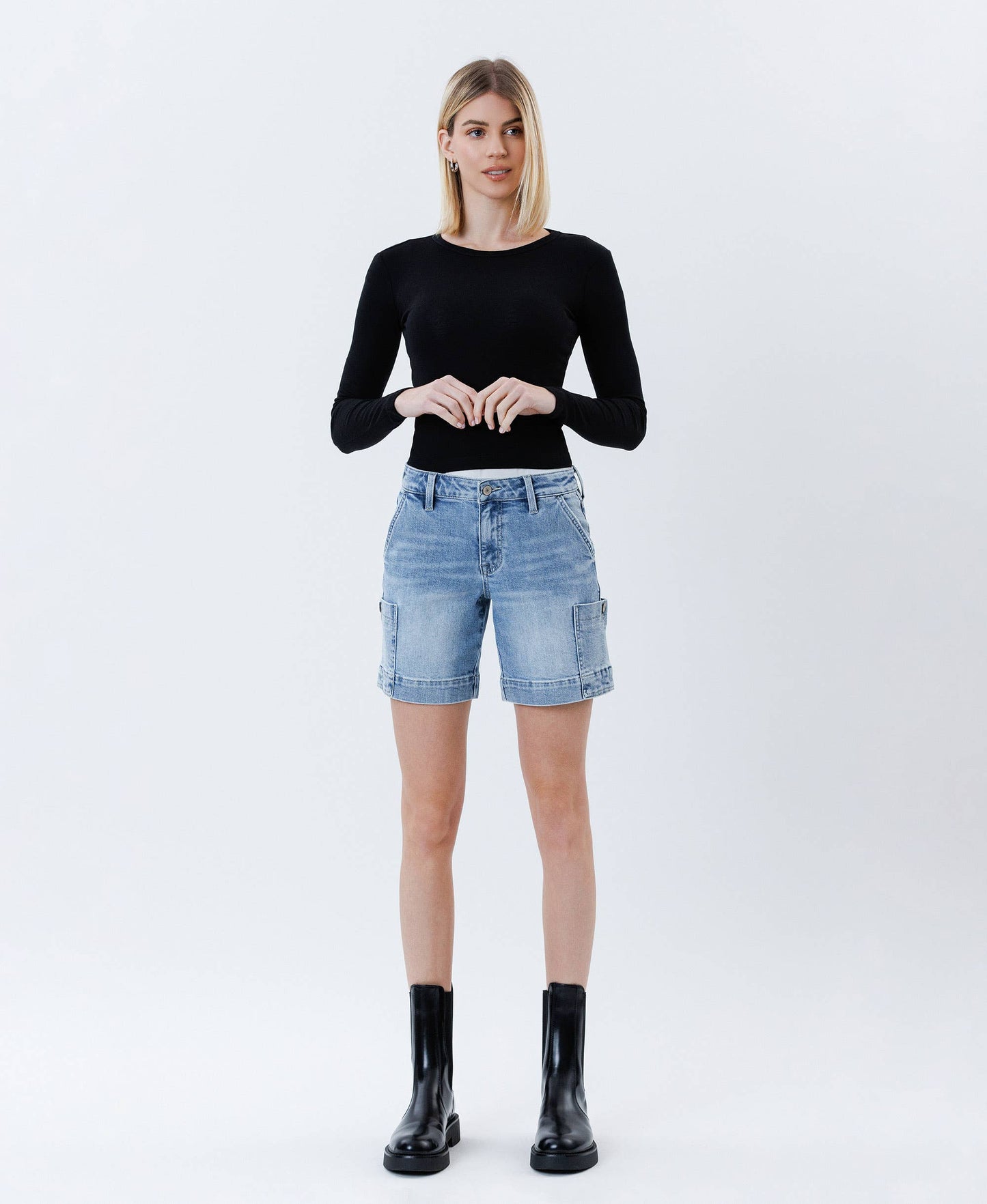 MID RISE POCKET DETAIL WIDE BERMUDA SHORT
