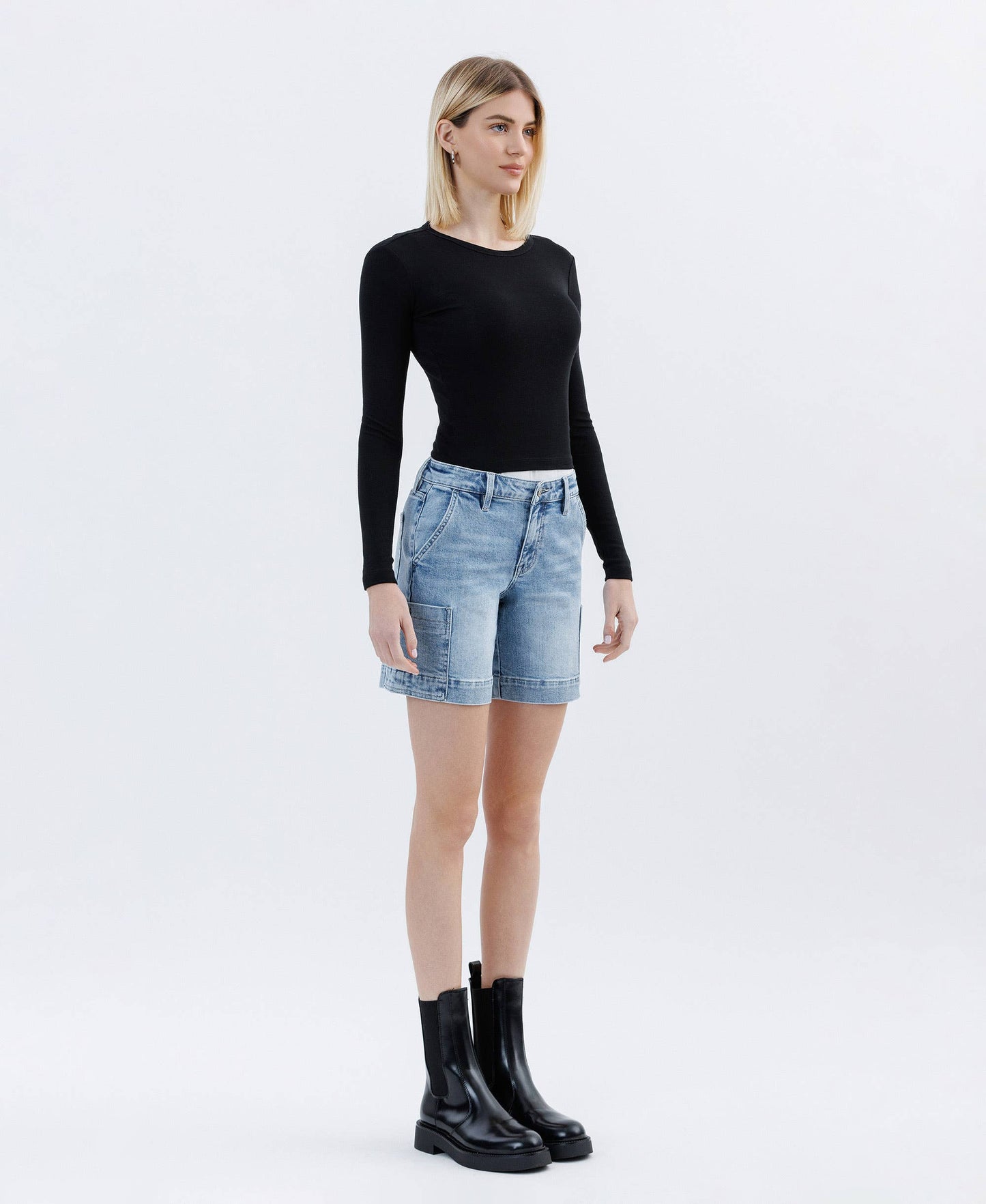 MID RISE POCKET DETAIL WIDE BERMUDA SHORT