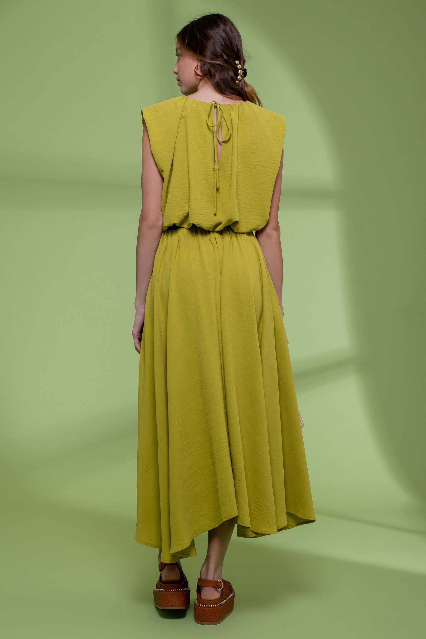 BOX PLEATED MIDI SKIRT & SLEEVELESS BALLOON CROP TOP