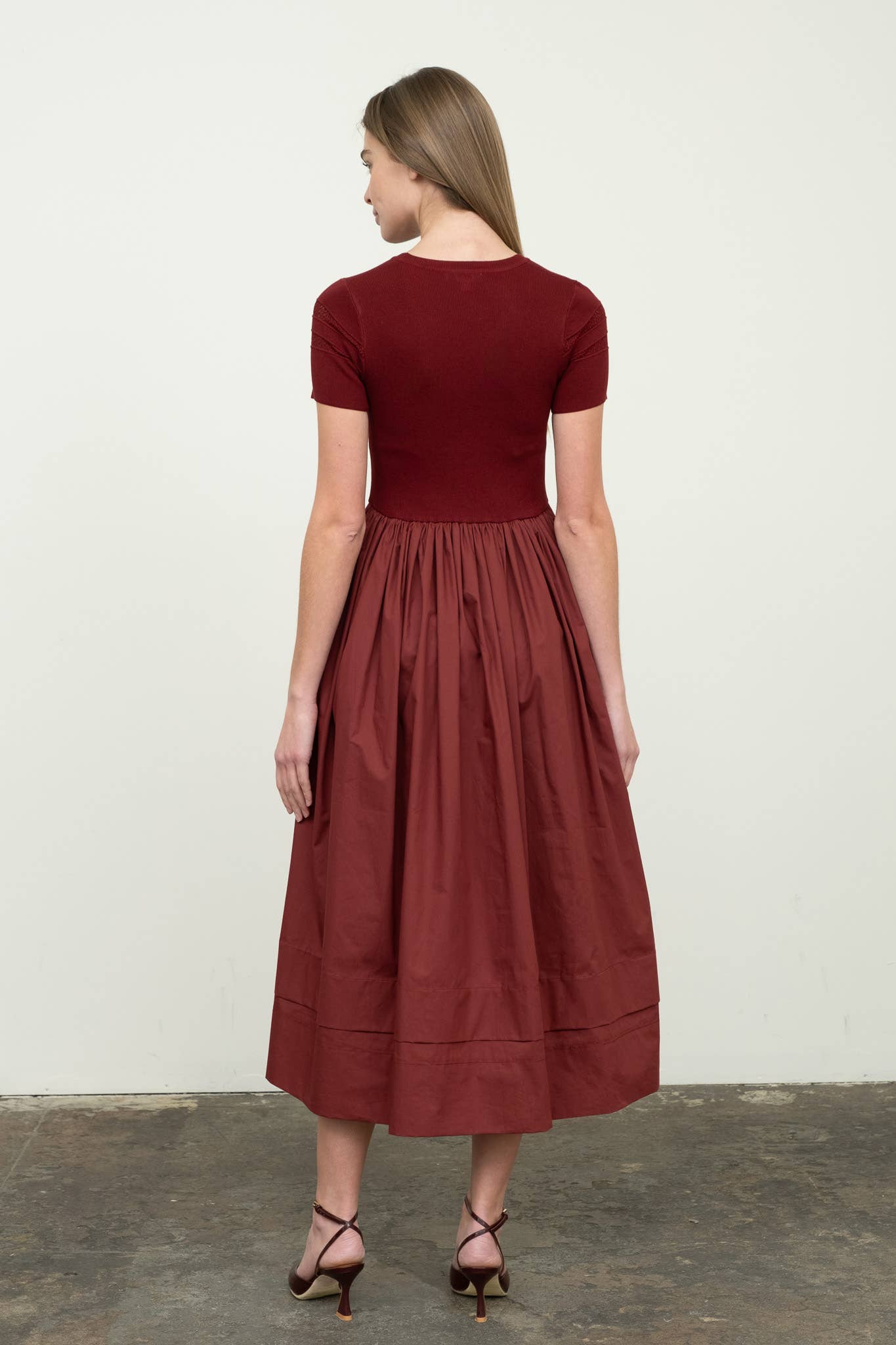 SHEER TRIM MIXED MEDIA SHORT SLEEVE MIDI DRESS