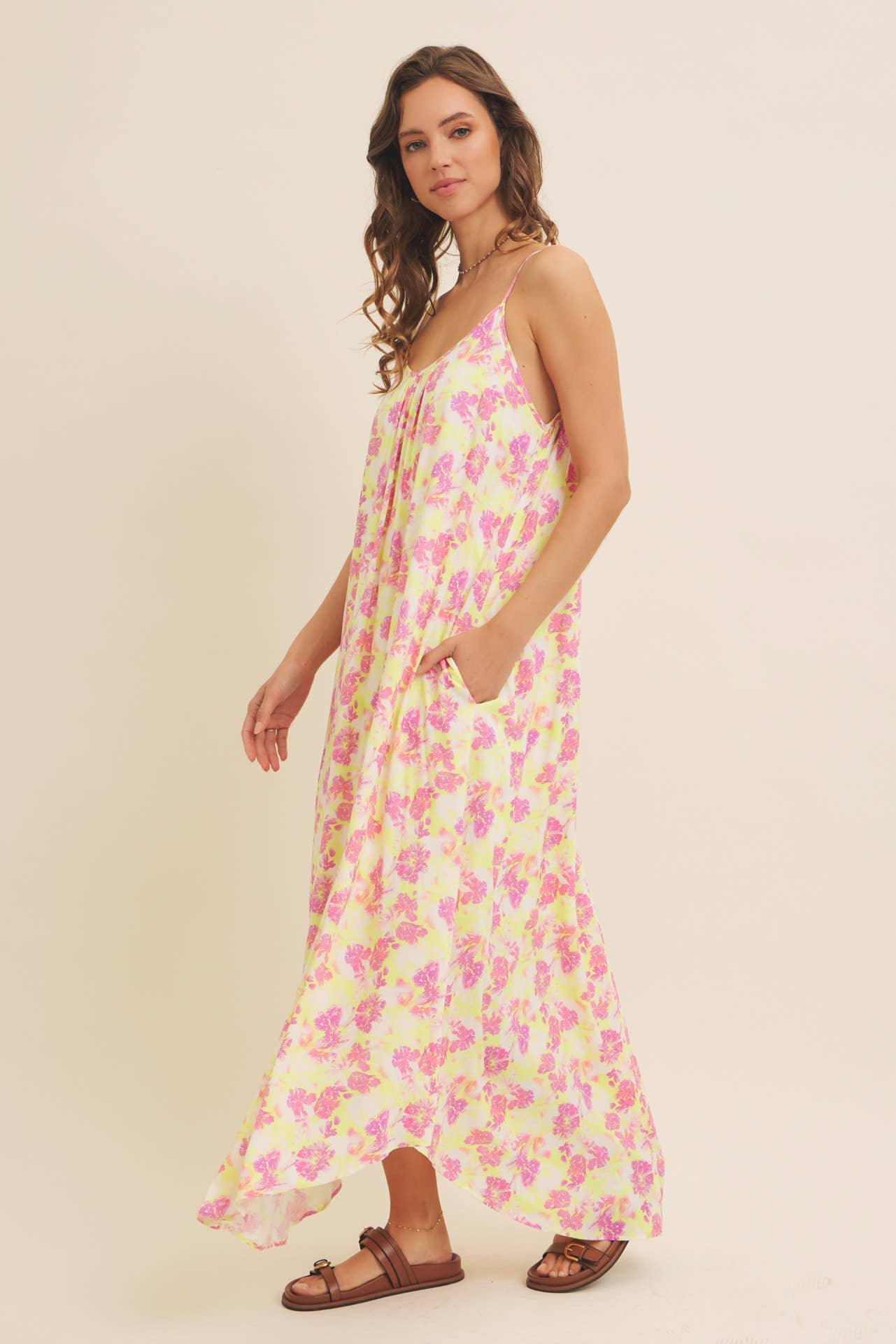 LOOSE FIT FLORAL PRINTED CAMI MAXI DRESS WITH SIDE POCKETS