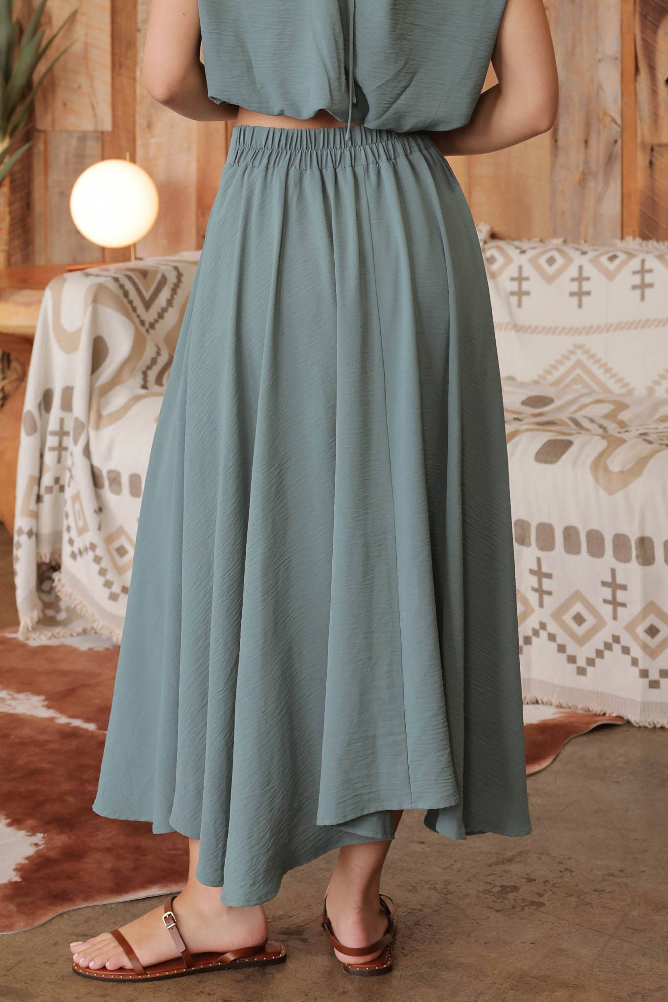 BOX PLEATED MIDI SKIRT & SLEEVELESS BALLOON CROP TOP