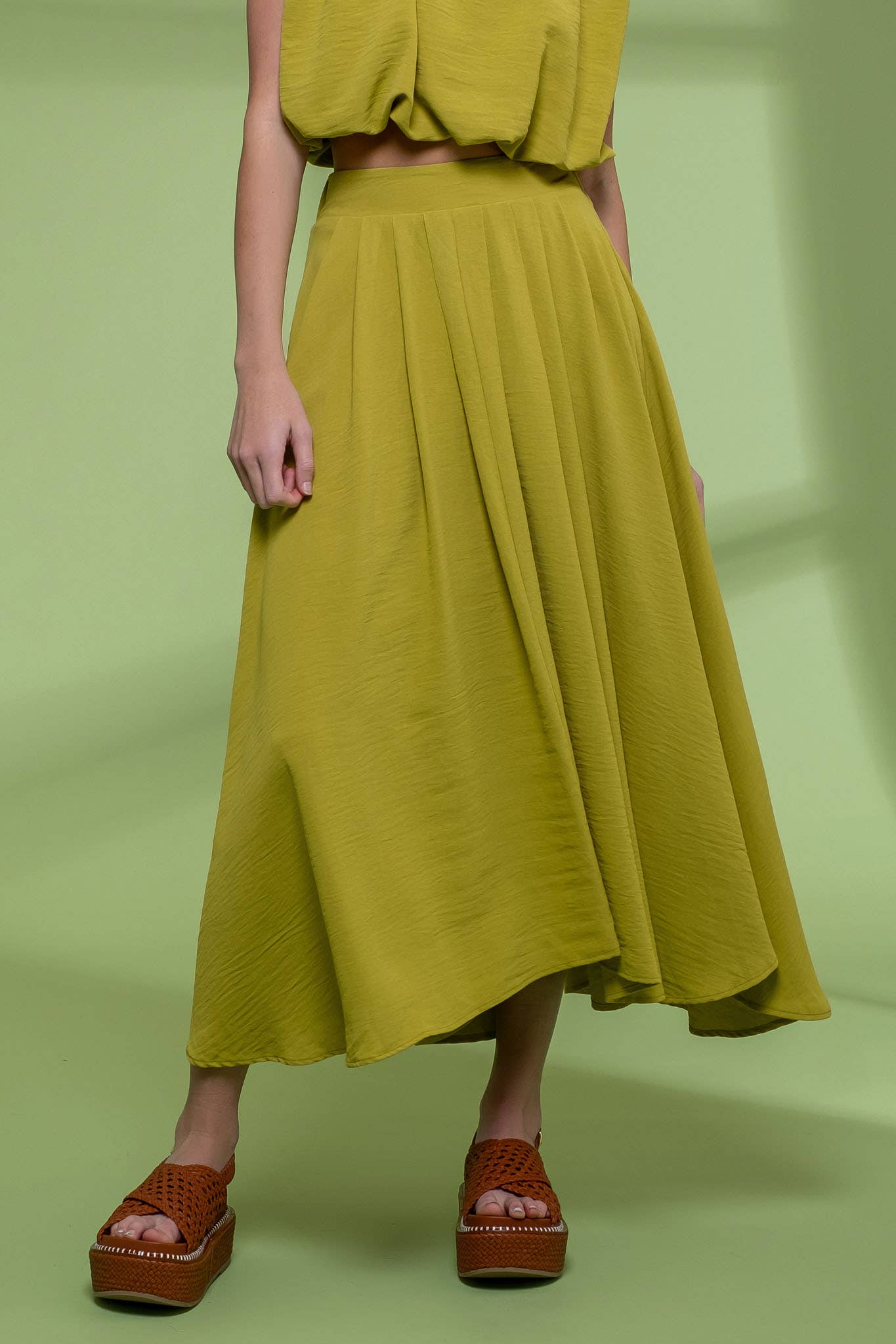 BOX PLEATED MIDI SKIRT & SLEEVELESS BALLOON CROP TOP