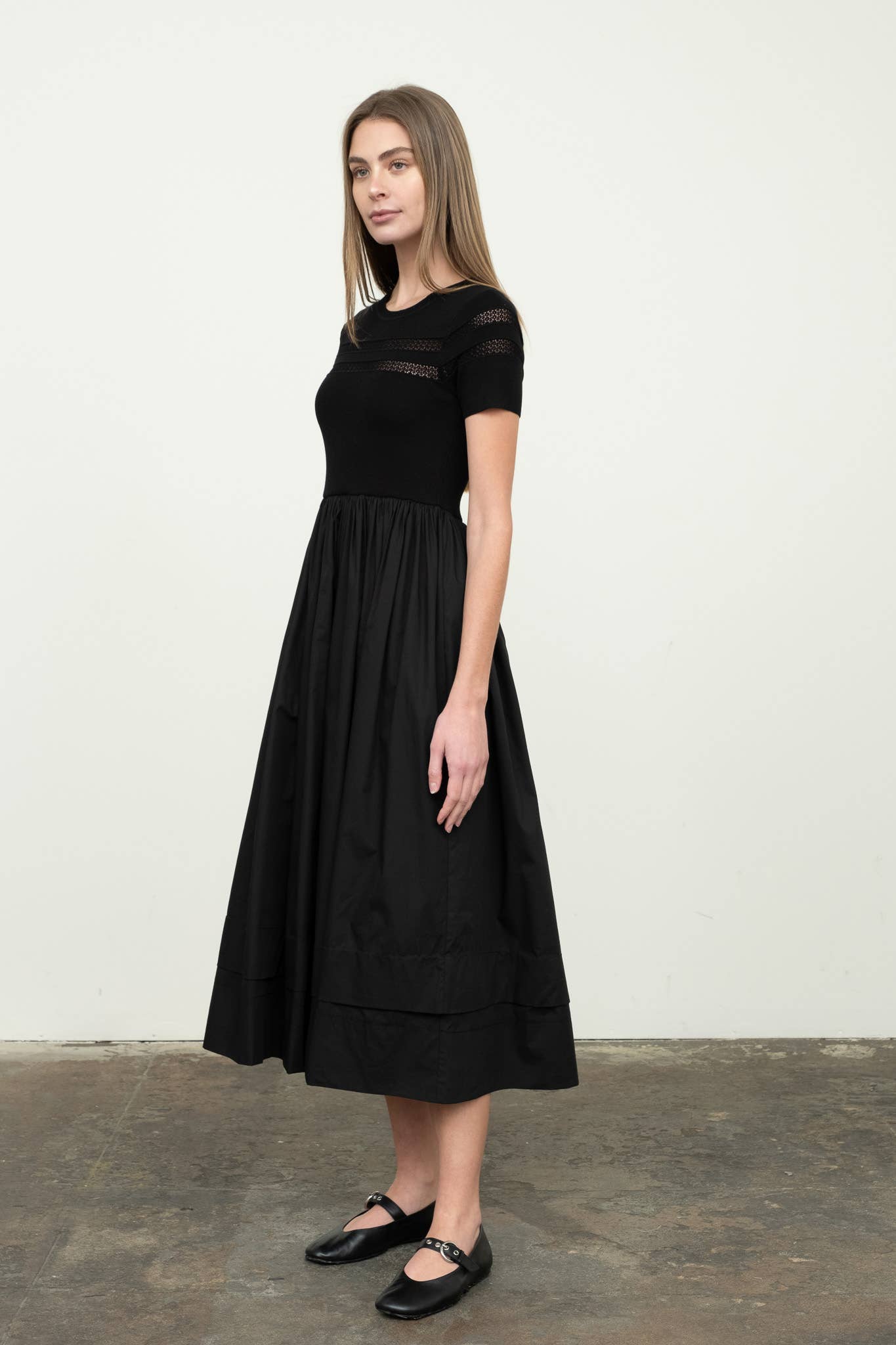 SHEER TRIM MIXED MEDIA SHORT SLEEVE MIDI DRESS