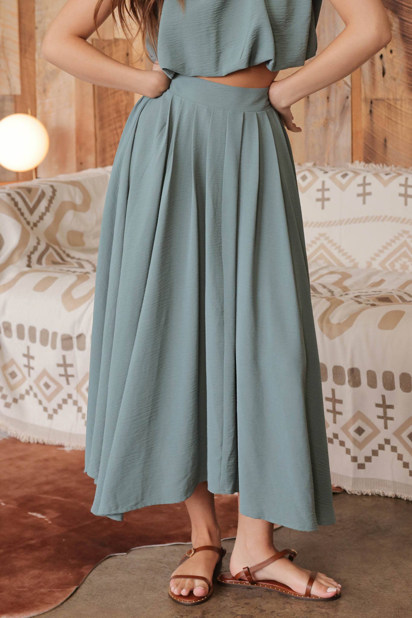 BOX PLEATED MIDI SKIRT & SLEEVELESS BALLOON CROP TOP