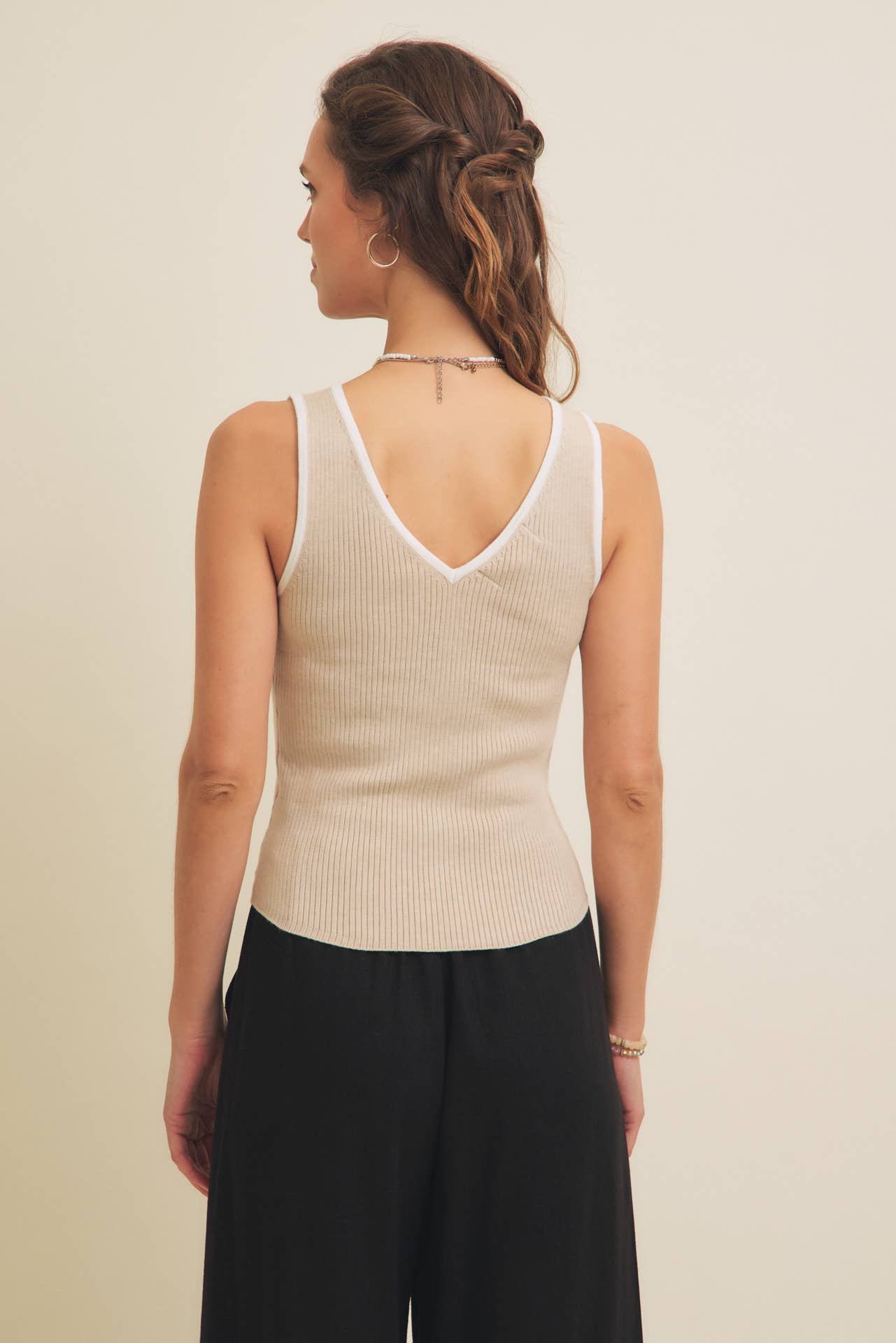 VISCOSE RIB SWEATER TANK TOP WITH V-NECK AND COLOUR CONTRAST