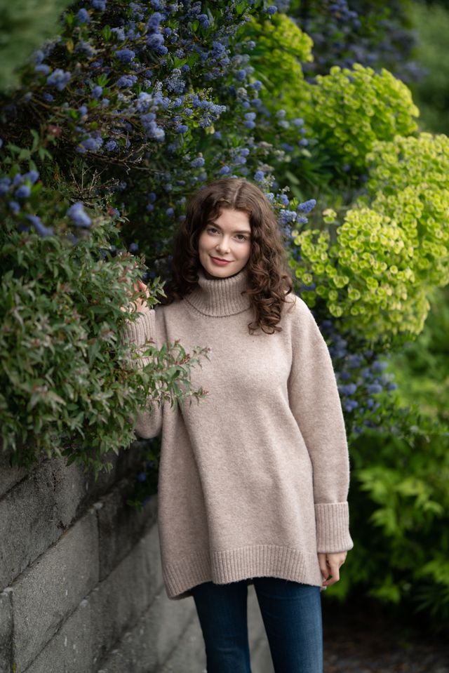 O/S THE DOG WALKER SWEATER