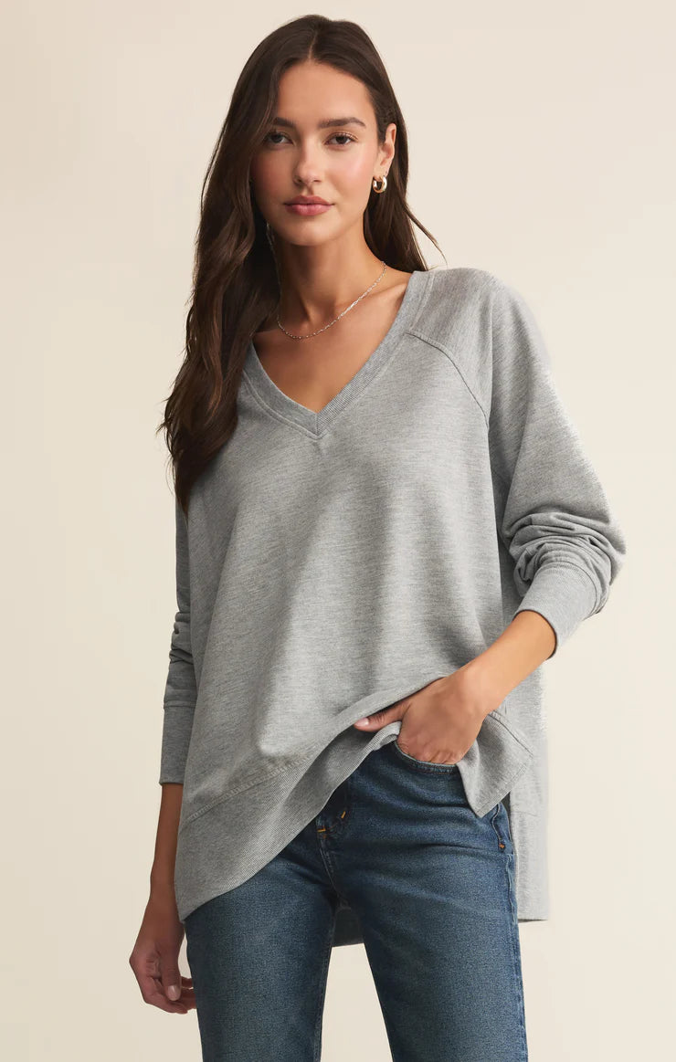 MODERN V-NECK WEEKENDER