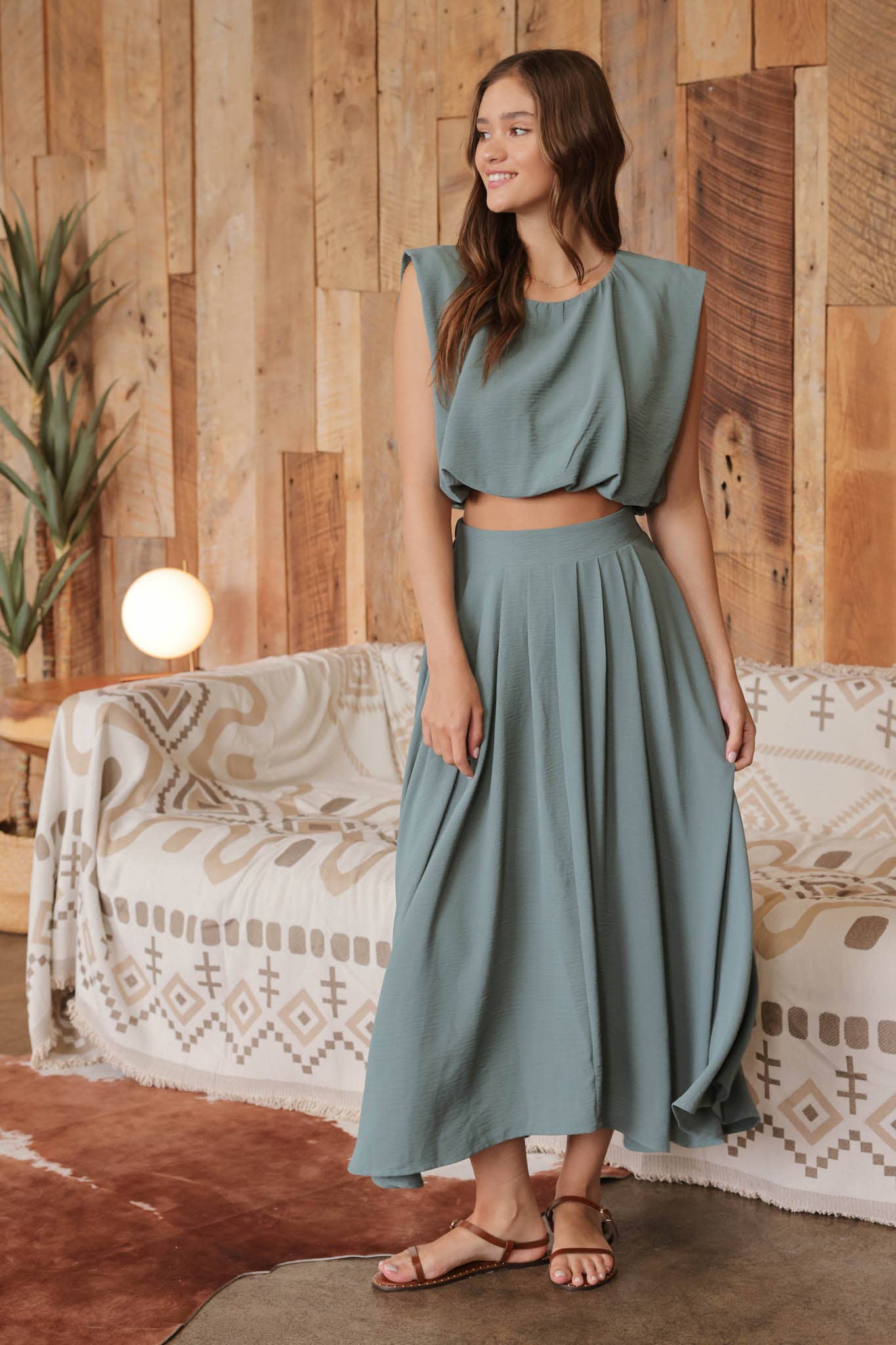 BOX PLEATED MIDI SKIRT & SLEEVELESS BALLOON CROP TOP