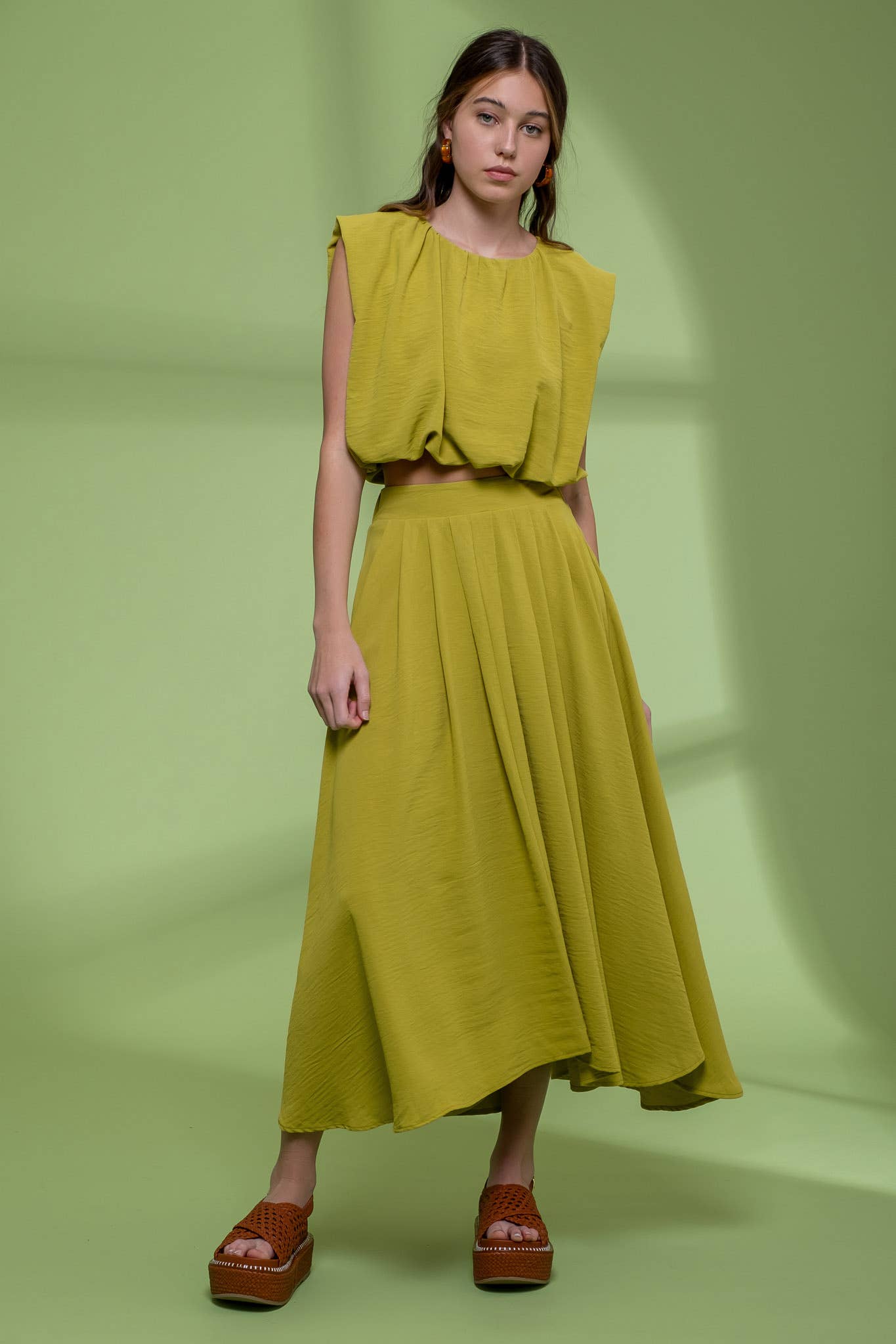 BOX PLEATED MIDI SKIRT & SLEEVELESS BALLOON CROP TOP