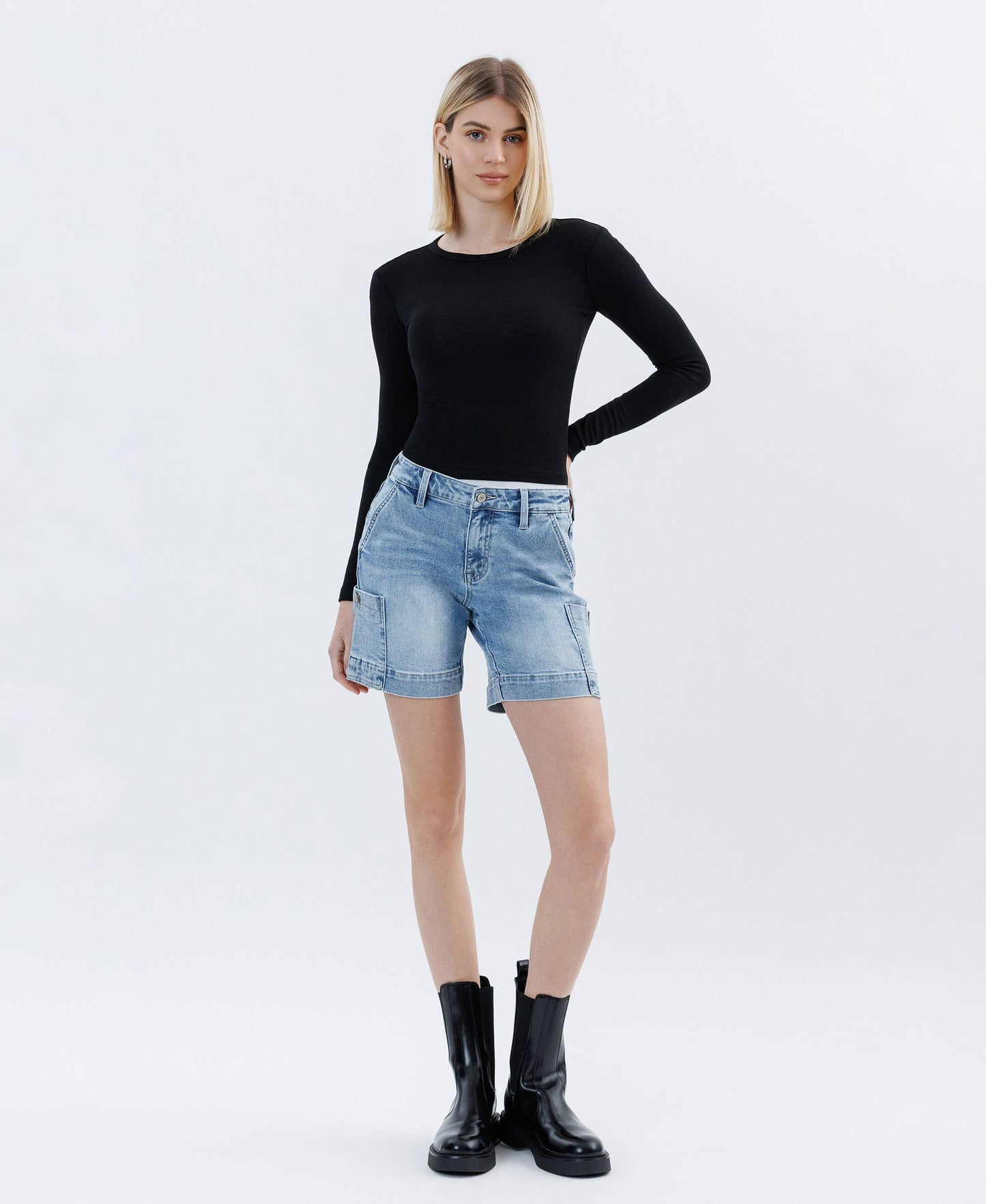 MID RISE POCKET DETAIL WIDE BERMUDA SHORT