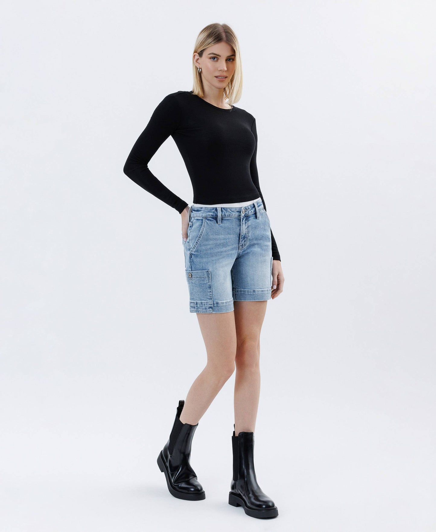 MID RISE POCKET DETAIL WIDE BERMUDA SHORT