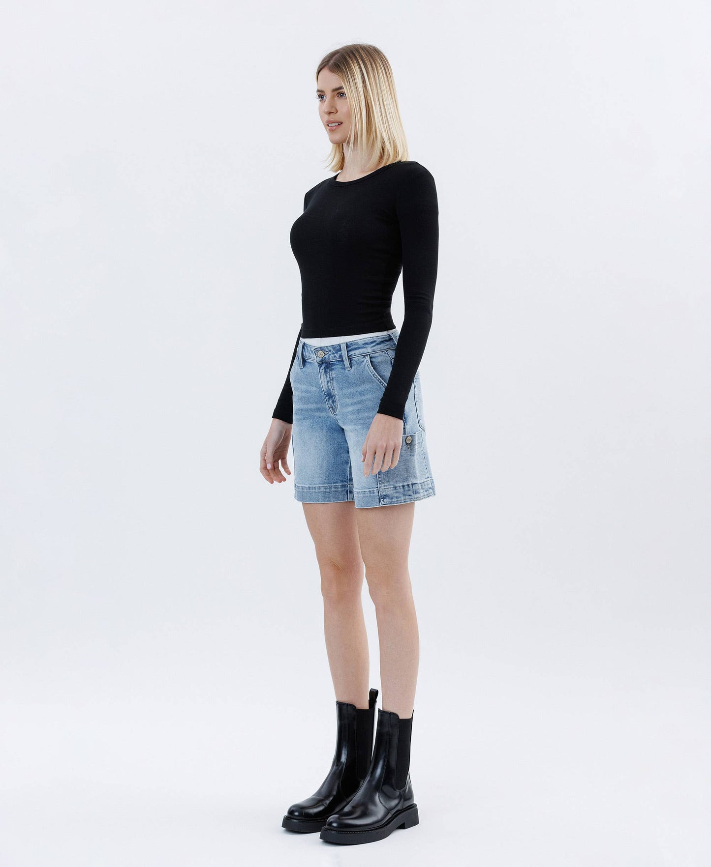 MID RISE POCKET DETAIL WIDE BERMUDA SHORT